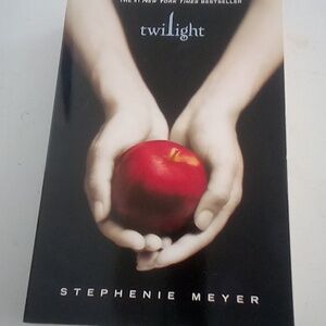 TWILIGHT SOFTCOVER BOOK